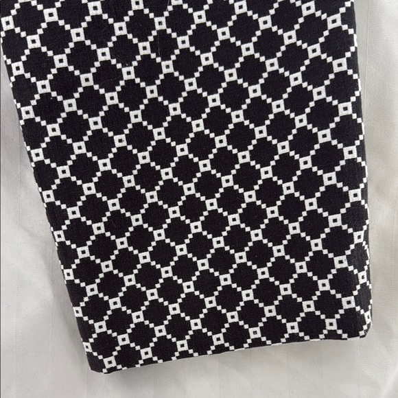 Banana Republic Black and White Patterned Hampton Women’s Pants - Picture 4 of 4